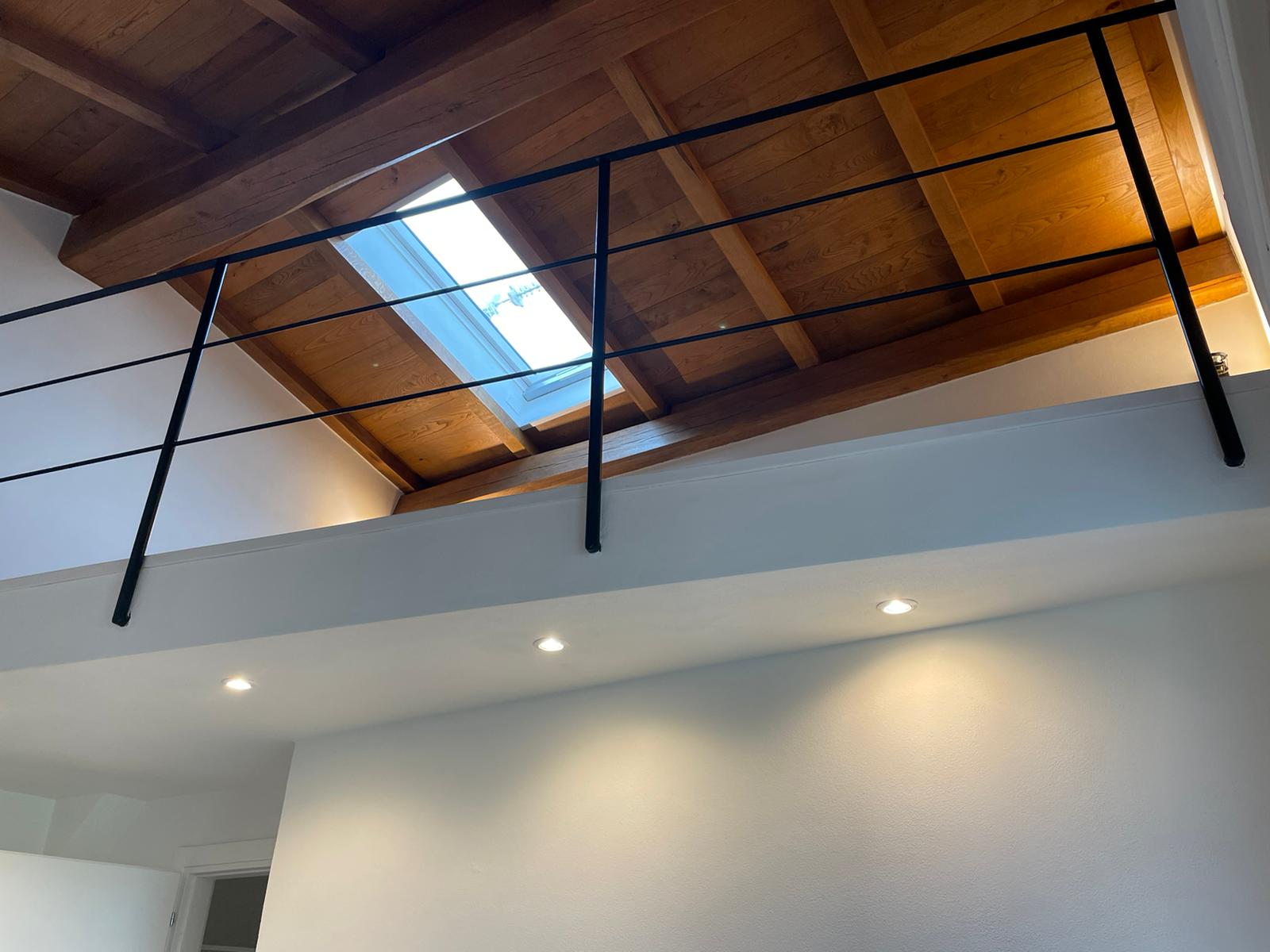 Safety railing for balcony or mezzanine, top view